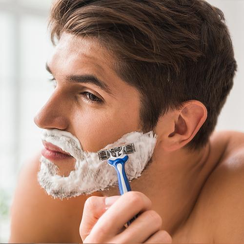 Ci siamo fatti la barba con il rasoio del futuro. E costerà pure poco