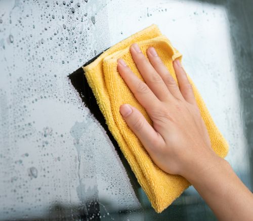 La soluzione per pulire i vetri anche esternamente senza fatica